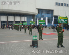 ���R�ľGɫ܊�b�(du��)����һ�lֱ���W���ڕ�(hu��)��(ch��ng)��