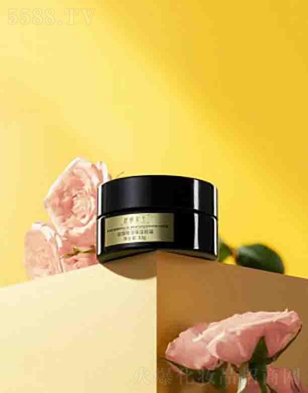 ����Ů��õ�徫�ͱ�����˪