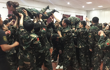 ֻ���B��(qi��ng)ƴ�������ܳ�Խ������