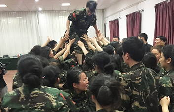 �Θ�ƥ�R�y��Խ�����˱��F(tu��n)���L(zh��ng)�ǣ�