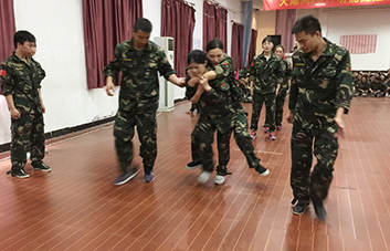 �����X�����Ʊ��O�ޣ��@һ·�҂��A��Ư����