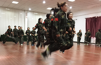 �����X�����Ʊ��O�����@һ·�҂��A��Ư����