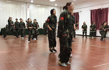 �����X�����Ʊ��O�ޣ��@һ·�҂��A��Ư����