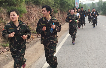 15����ͽ��ĥ�Z���𱬾W(w��ng)�T�;�Ӣ�F(tu��n)�(du��)���O����