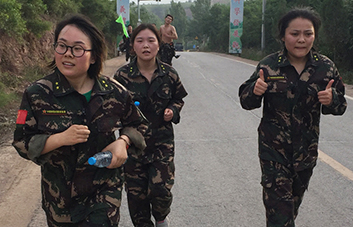 ���˲����������ŗ�������ֱǰ��